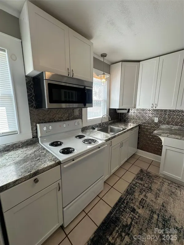 706 13th ST SW, Hickory, NC 28602