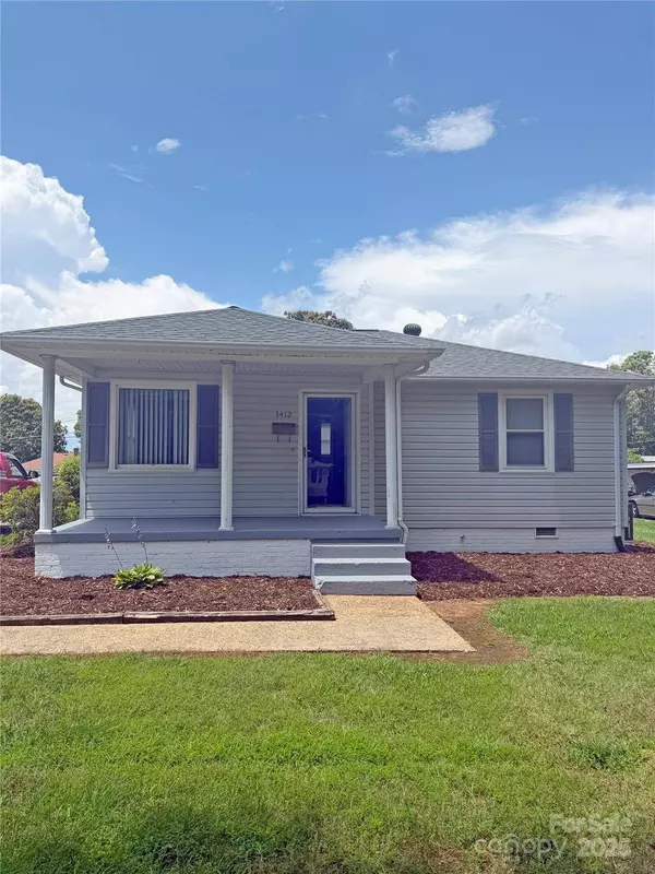 3412 1st Avenue CIR NW, Hickory, NC 28601