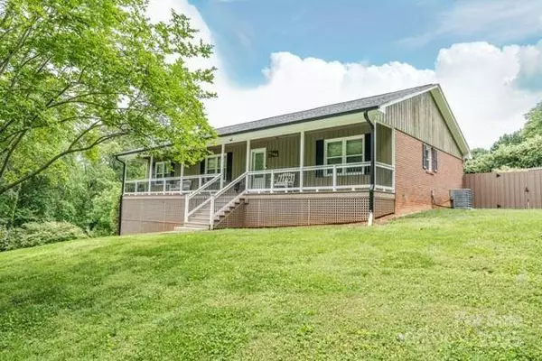 6108 Gold Creek Estate DR, Hickory, NC 28601