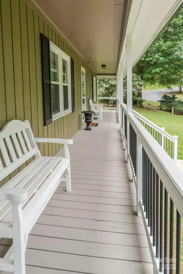 6108 Gold Creek Estate DR, Hickory, NC 28601