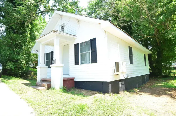 606 Center ST NW, Lenoir, NC 28645