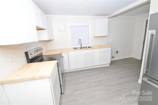 606 Center ST NW, Lenoir, NC 28645