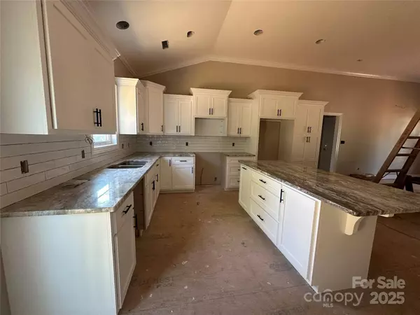 4940 Southview DR, Hickory, NC 28602