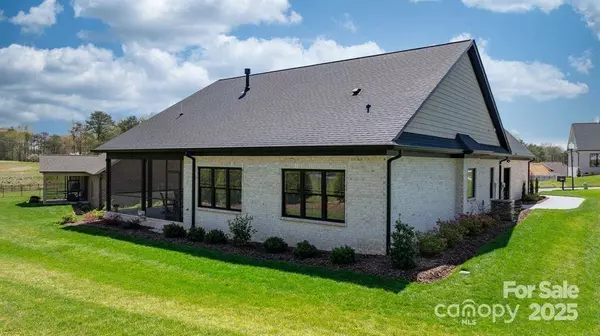 4210 Holly CIR NE, Conover, NC 28613