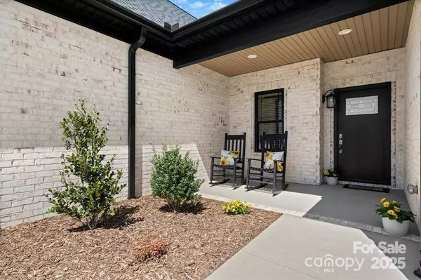 4210 Holly CIR NE, Conover, NC 28613