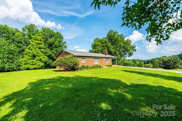 2736 Ellerwood RD SE, Hudson, NC 28638