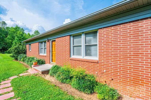 2736 Ellerwood RD SE, Hudson, NC 28638