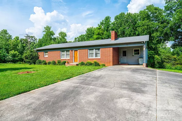 2736 Ellerwood RD SE, Hudson, NC 28638