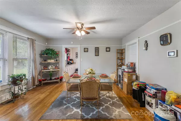 713 3RD ST SE, Hickory, NC 28602