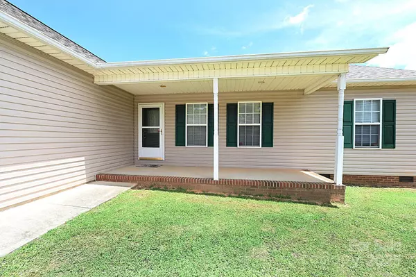 202 Pine Meadows ST, Hickory, NC 28601