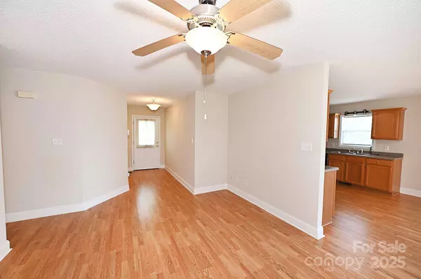 202 Pine Meadows ST, Hickory, NC 28601