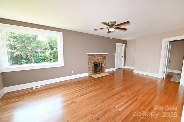 737 8th ST SW, Hickory, NC 28602