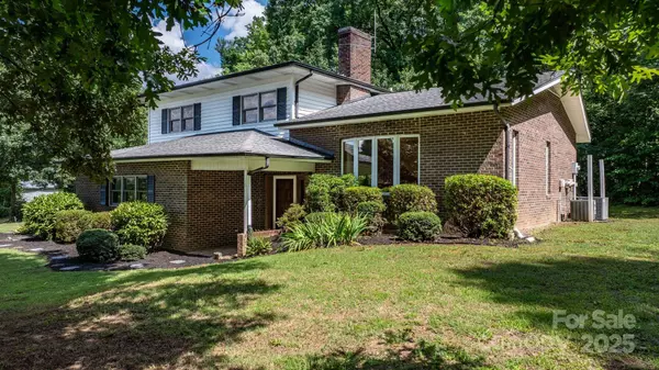 16 Saint Andrews DR, Taylorsville, NC 28681