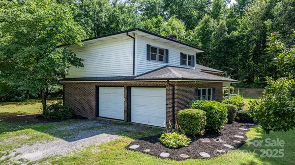 16 Saint Andrews DR, Taylorsville, NC 28681