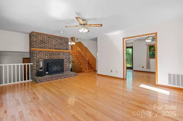 16 Saint Andrews DR, Taylorsville, NC 28681