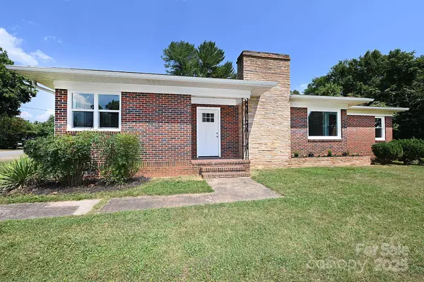 737 8th ST SW, Hickory, NC 28602