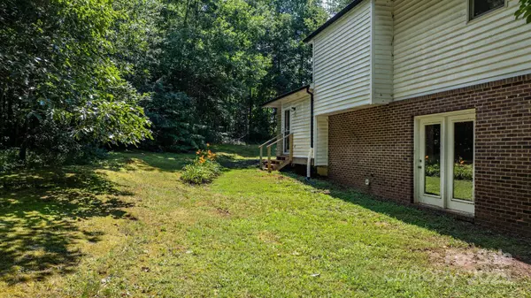 16 Saint Andrews DR, Taylorsville, NC 28681