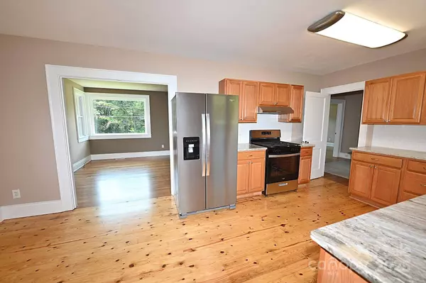 737 8th ST SW, Hickory, NC 28602