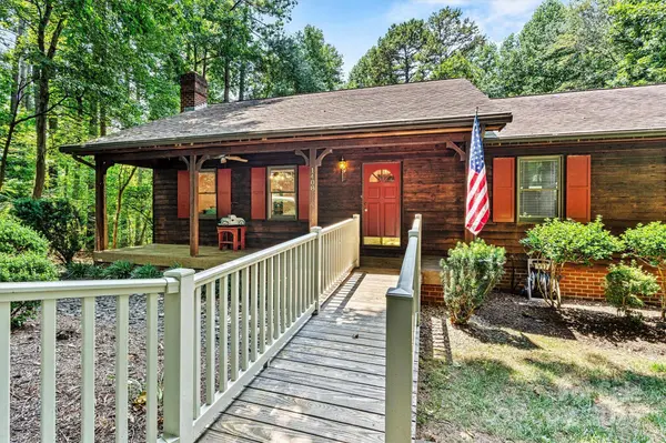 1408 Kensington CIR, Newton, NC 28658