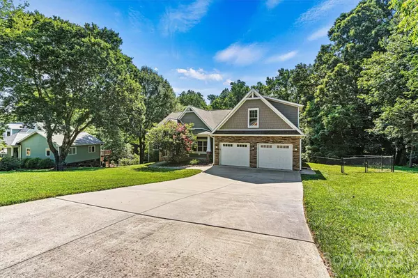 3450 4th Street BLVD NW, Hickory, NC 28601