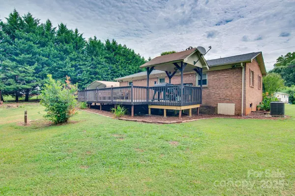 1715 Nelson DR, Newton, NC 28658