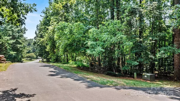 1400 Kensington CIR, Newton, NC 28658