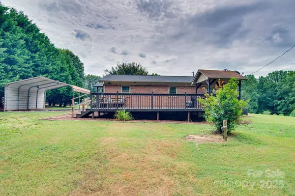1715 Nelson DR, Newton, NC 28658