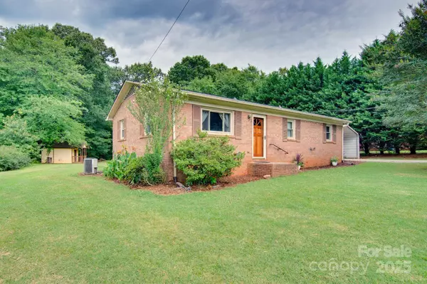 1715 Nelson DR, Newton, NC 28658