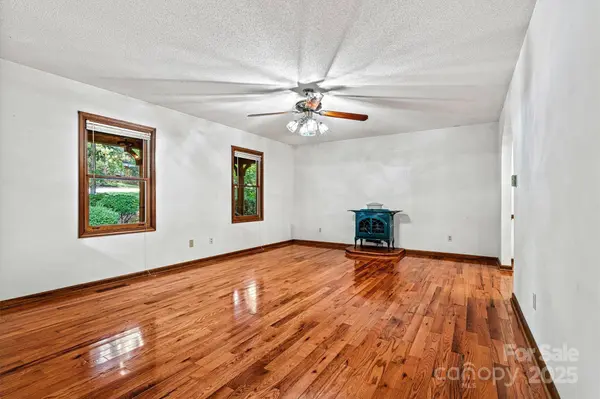 1408 Kensington CIR, Newton, NC 28658