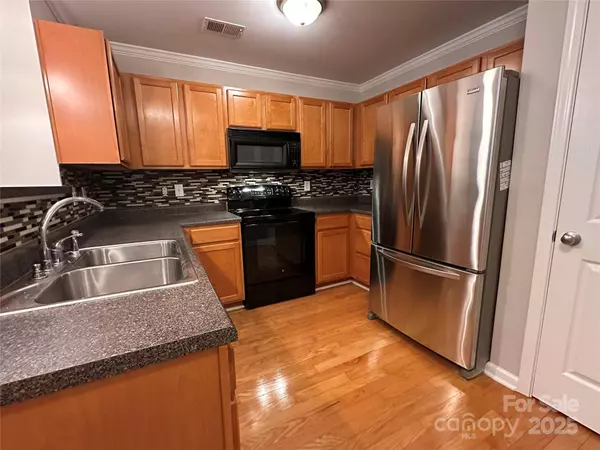 5236 HILLTOP RD, Jamestown, NC 27282