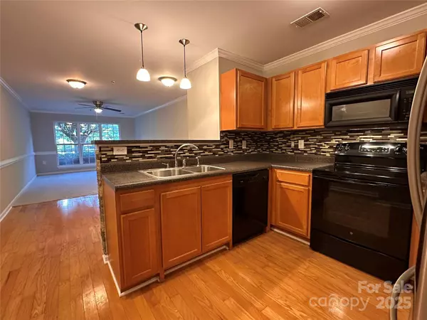 5236 HILLTOP RD, Jamestown, NC 27282