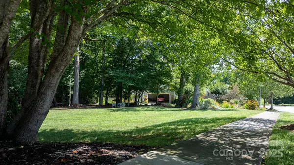 1902 4th Street CT NW, Hickory, NC 28601