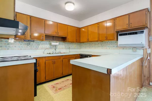 202 Edgewood CIR, Morganton, NC 28655