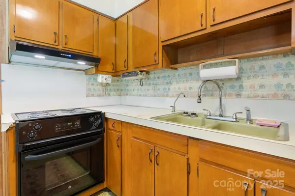 202 Edgewood CIR, Morganton, NC 28655