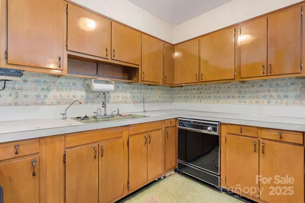 202 Edgewood CIR, Morganton, NC 28655