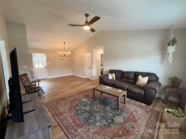 406 Greenlea CIR, Taylorsville, NC 28681