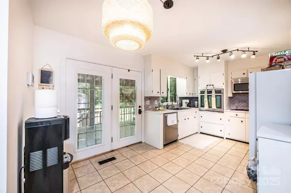 3776 Rams Club PL, Lenoir, NC 28645