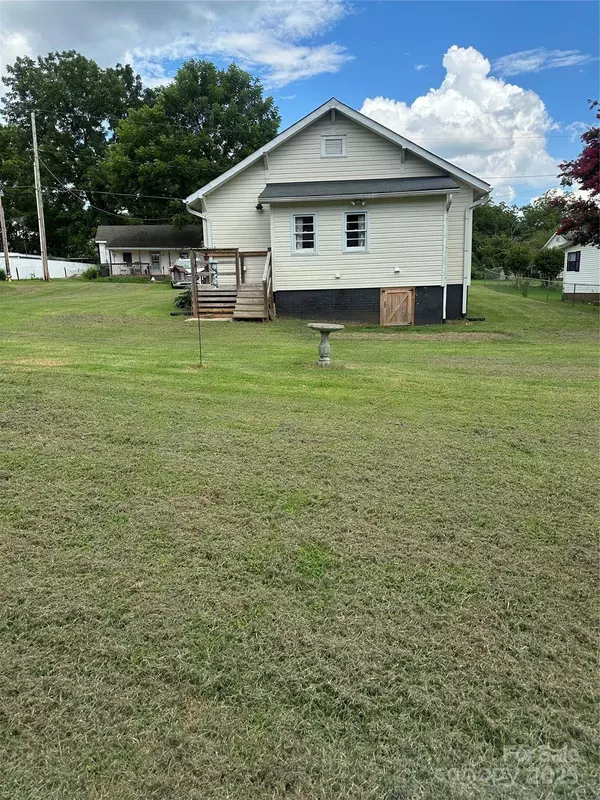 1208 North Davis AVE, Newton, NC 28658