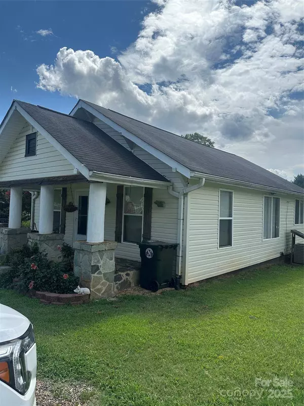 1208 North Davis AVE, Newton, NC 28658