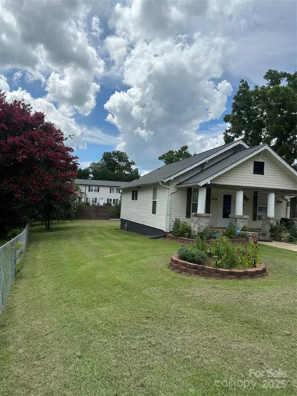 1208 North Davis AVE, Newton, NC 28658