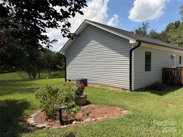 406 Greenlea CIR, Taylorsville, NC 28681