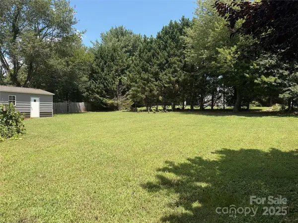 406 Greenlea CIR, Taylorsville, NC 28681