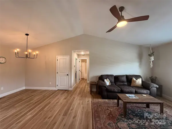 406 Greenlea CIR, Taylorsville, NC 28681