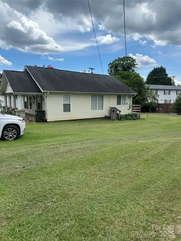 1208 North Davis AVE, Newton, NC 28658