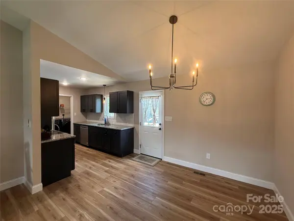 406 Greenlea CIR, Taylorsville, NC 28681