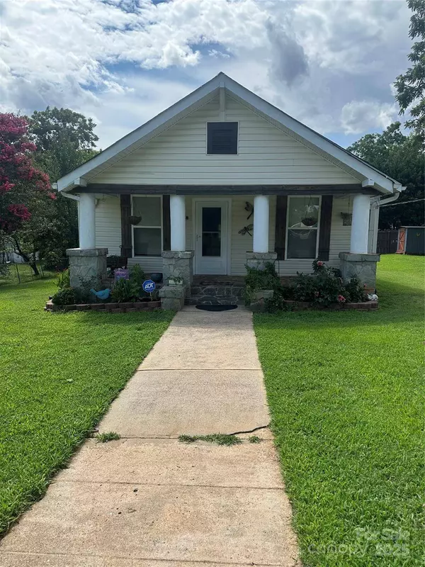 1208 North Davis AVE, Newton, NC 28658