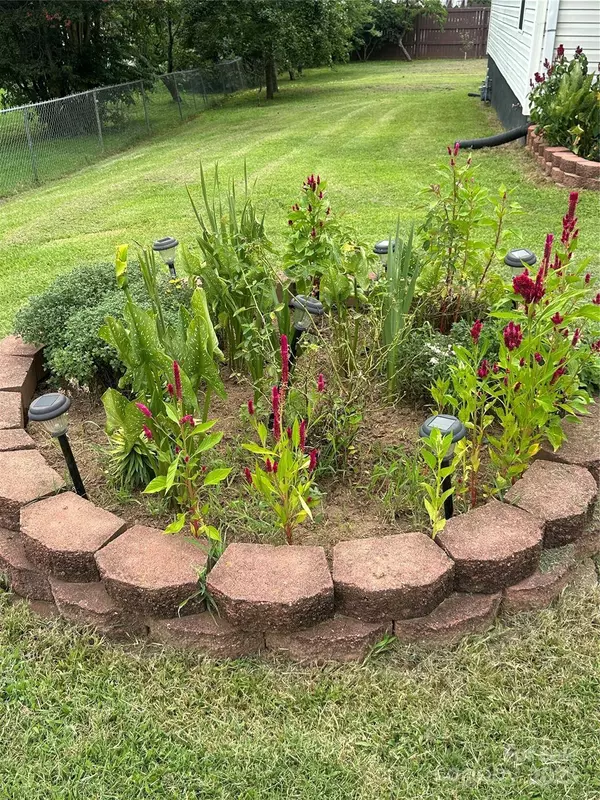 1208 North Davis AVE, Newton, NC 28658