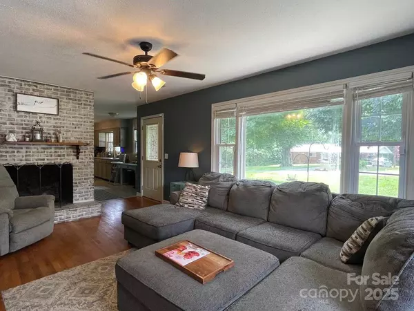 122 Eastview ST, Hudson, NC 28638