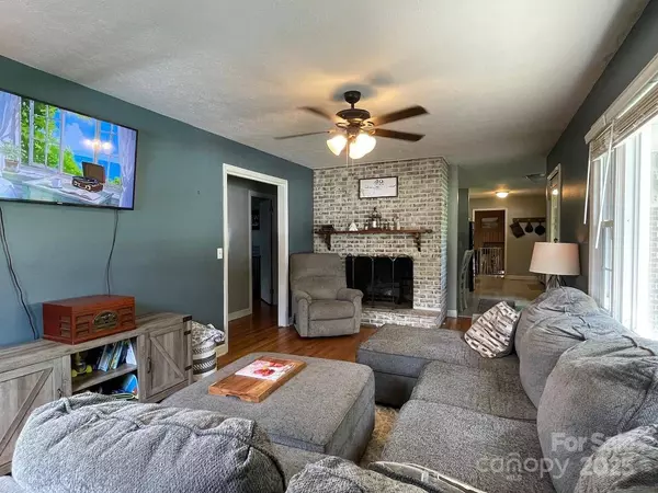 122 Eastview ST, Hudson, NC 28638