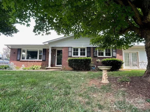 122 Eastview ST, Hudson, NC 28638